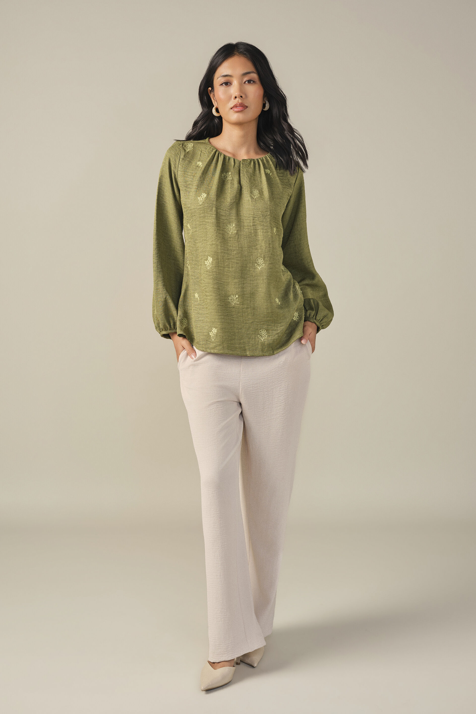 Embroidered Billowy Sleeves Top in Green, Green, image 4